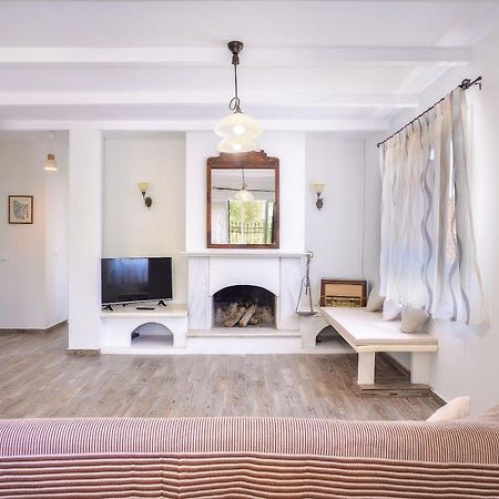 Tem House By All About Paxos Гайос Екстериор снимка